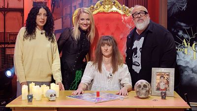 'Al cielo con ella' celebra Halloween con lex de la Iglesia y Monica Ojeda