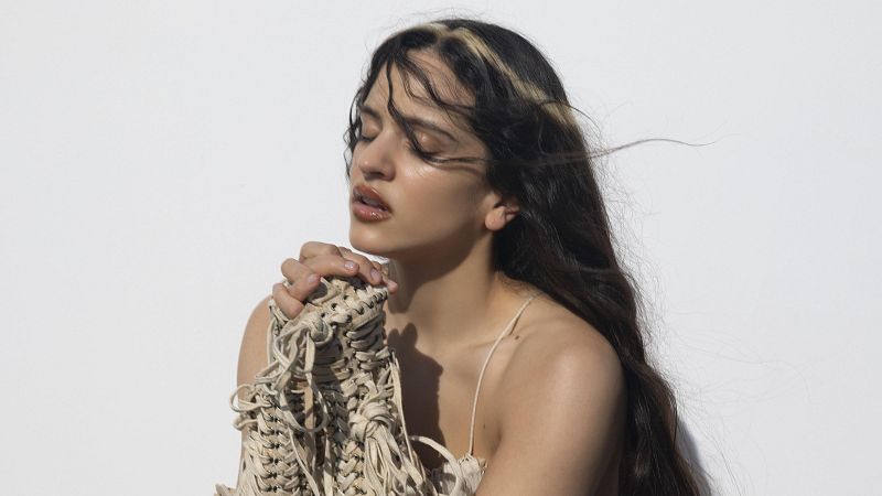 Rosalía ilumina el Museo Nacional de Arte de Barcelona con su nuevo disco ‘Lux’