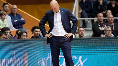 El Bar�a destituye a Joan Pe�arroya como t�cnico del primer equipo de baloncesto