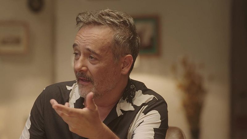 Per què l'àvia del cantant de Love of Lesbian creia que acabaria sent un drogoadiccte?