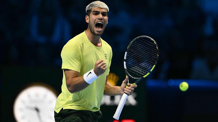Carlos Alcaraz celebra su victoria ante Musetti en las ATP Finals.