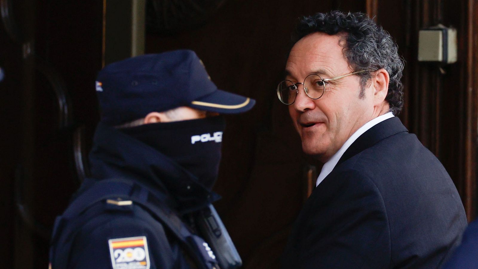 Los agentes de la UCO justifican el volcado "total" de los dispositivos del fiscal y reconocen su "colaboración activa" - Telediario 1 | Ver