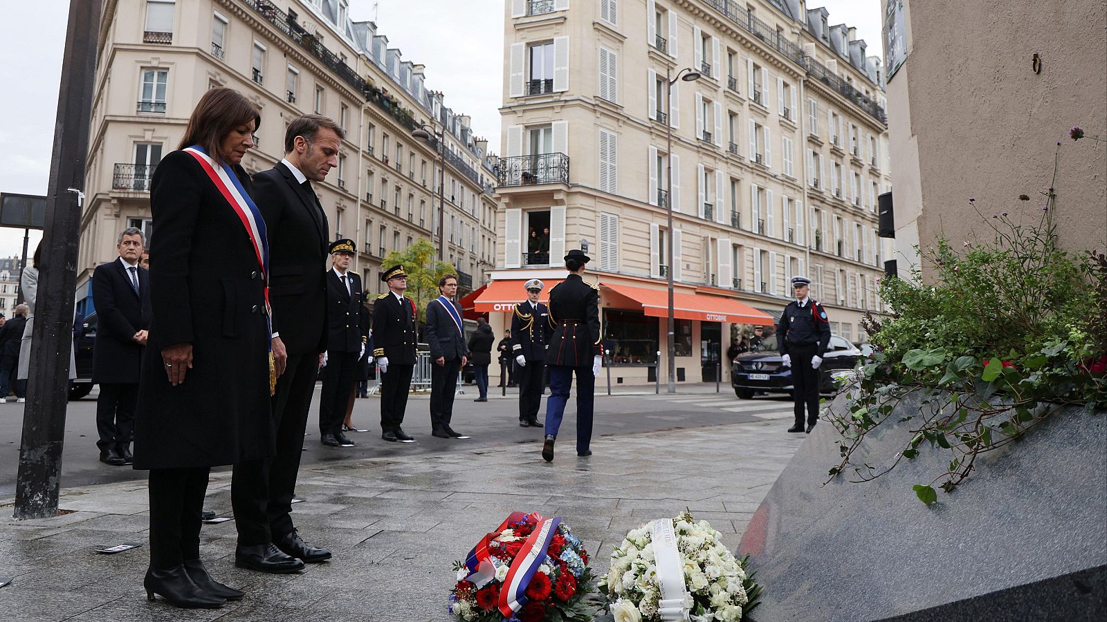 Un total de 132 personas perdieron la vida y casi 400 resultaron heridas.