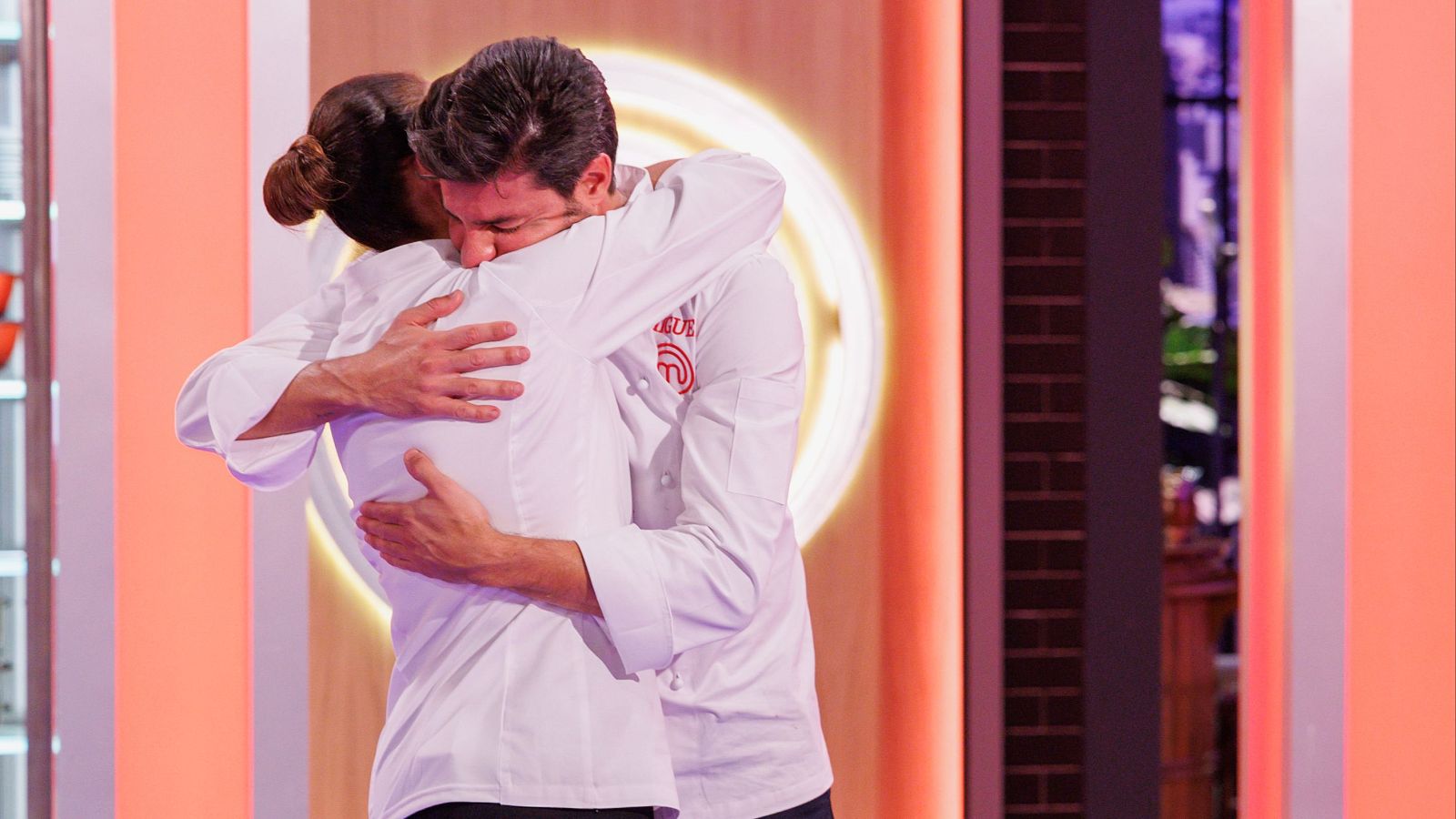 El imperfecto y emotivo postre de Miguel Torres en el duelo final - MasterChef Celebrity | Ver
