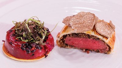 Receta de lomo de corzo Wellington con gelificado de mora y dorayaki de Maril Montero en MasterChef Celebrity 10