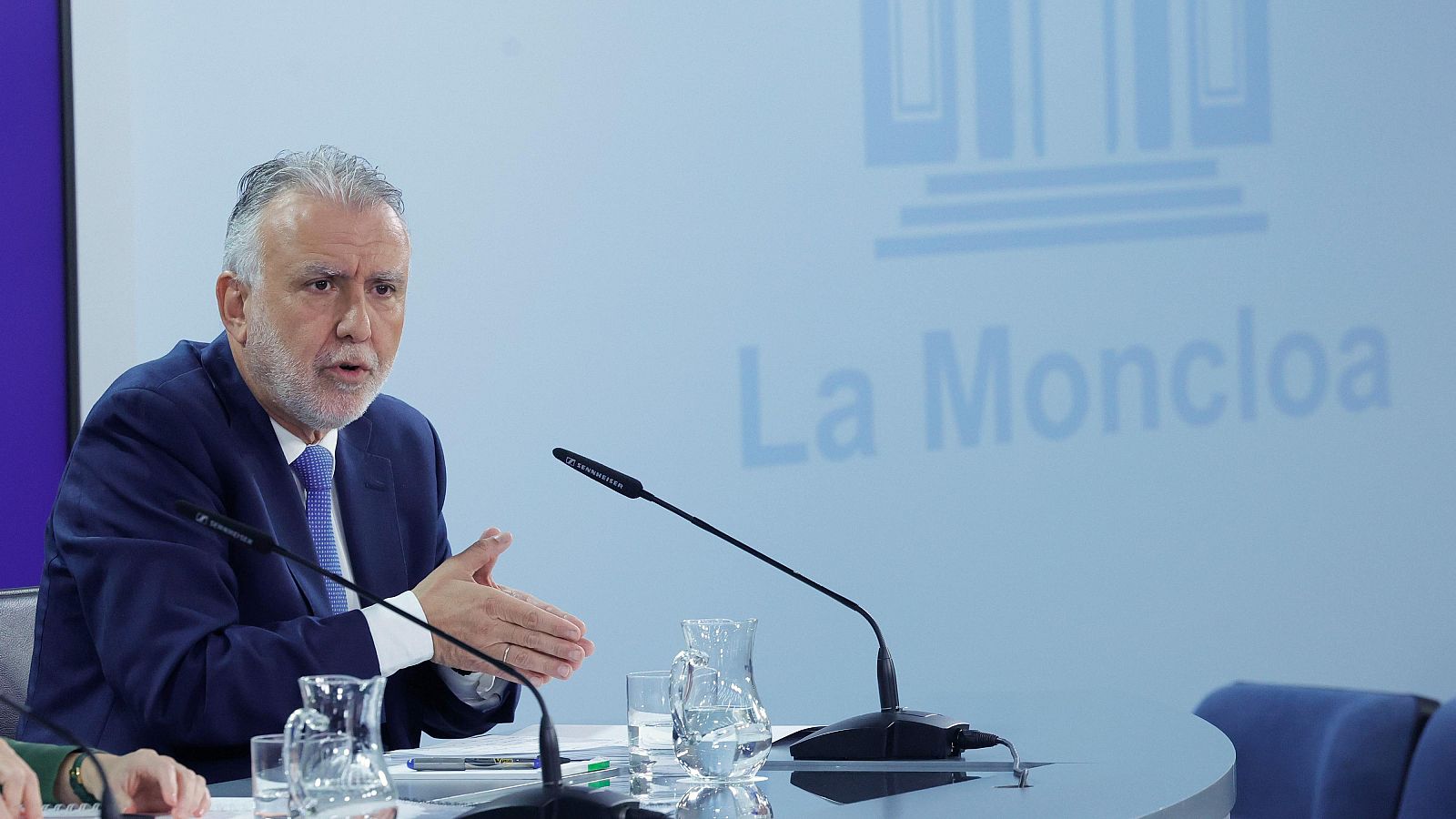 El Gobierno activa la retirada masiva de "vestigios" franquistas | Ver