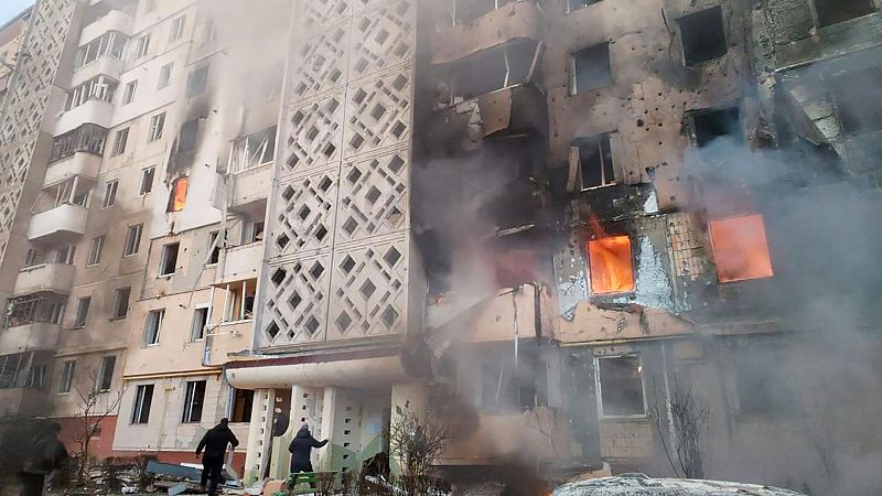 Un ataque ruso mata al menos a 25 civiles en un edificio de viviendas del oeste de Ucrania