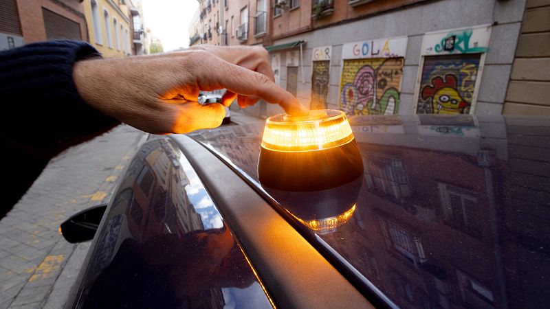 Todo lo que hay que saber sobre la baliza V16 que ser obligatoria en Espaa a partir del 1 de enero