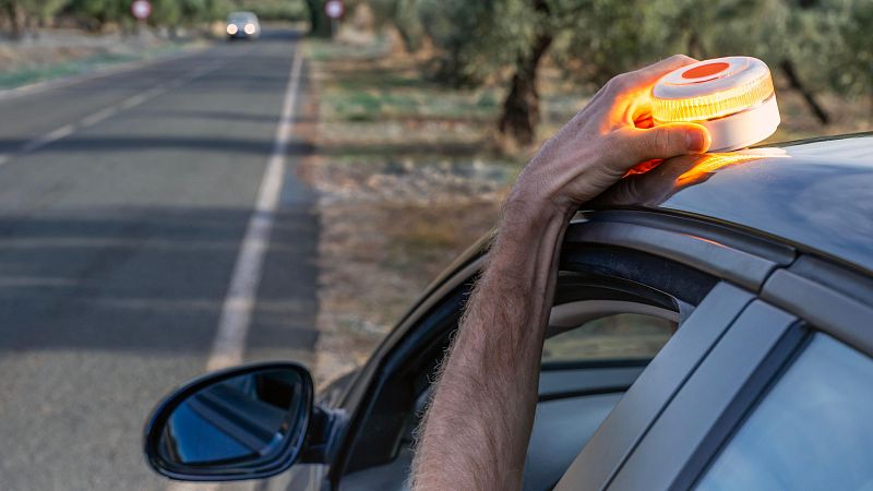 Baliza V16 conectada, obligatoria a partir del 1 de enero de 2026.