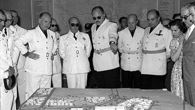 El impacto del régimen franquista en el mercado inmobiliario español - Más cerca | Escuchar