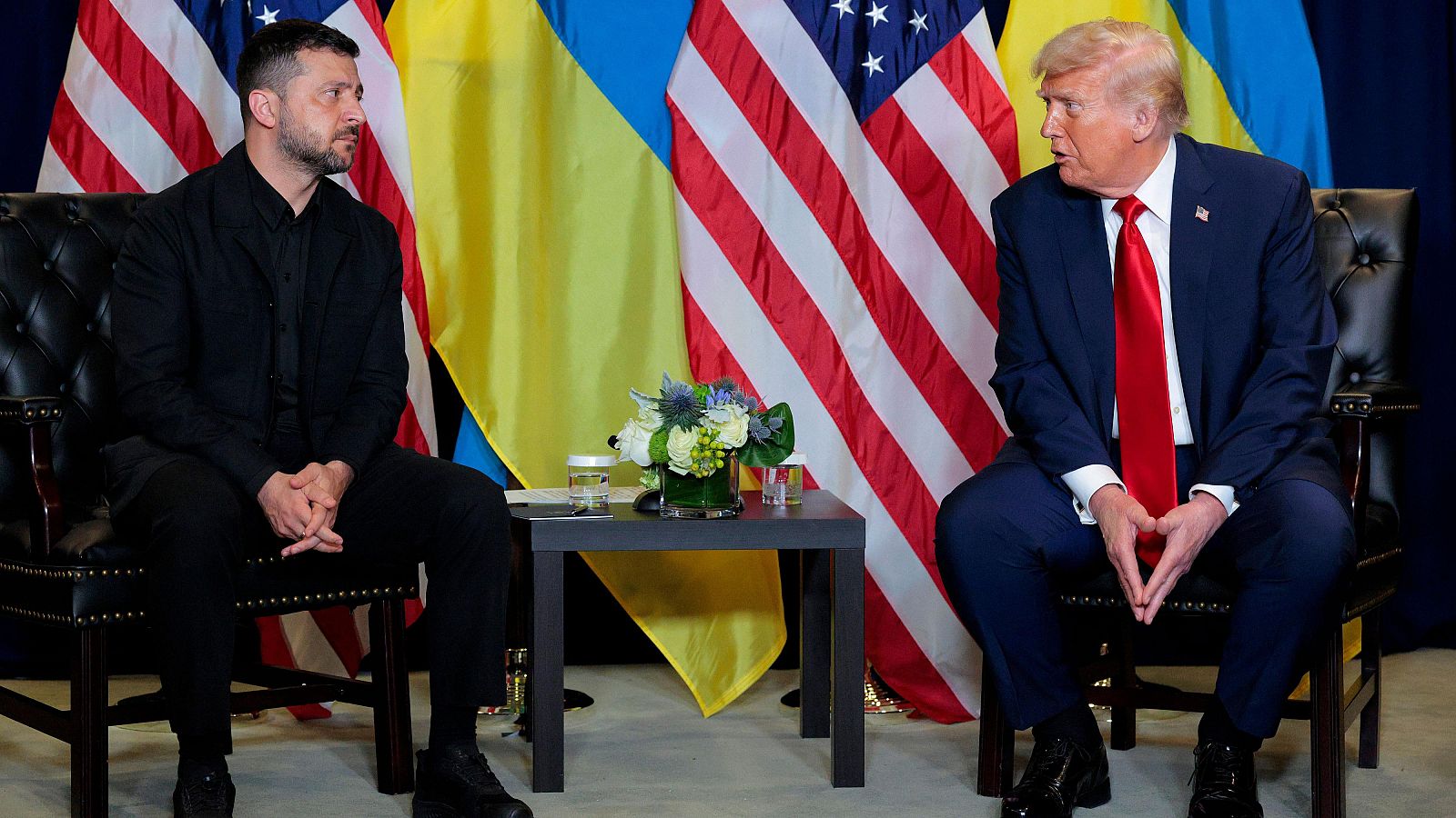 Zelenski recibe oficialmente el nuevo plan de paz de Trump, que reduce  territorio a Ucrania