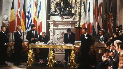 Firma del tratado de adhesion de Espaa a la CEE en 1985