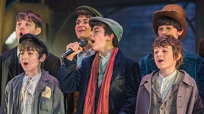 Gonzalo Pinillos emociona al público del musical Oliver Twist al interpretar 'Érase una vez (Once upon a time)' junto al elenco