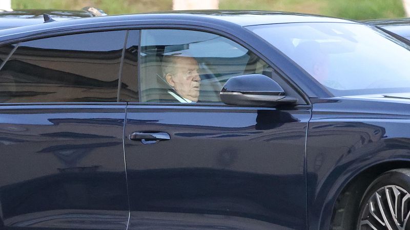 Juan Carlos I participa en un almuerzo privado de la Familia Real con motivo de los 50 años de la monarquía