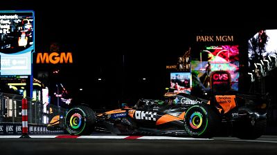 Norris baila bajo la lluvia para conseguir la ?pole? en Las Vegas, con Sainz tercero