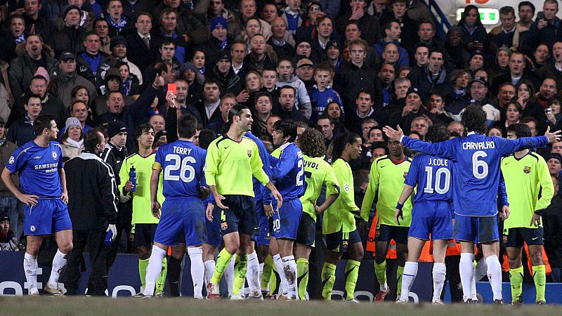 Chelsea - Barça: Lamine Yamal y Cucurella en el mismo escenario del Messi vs. Del Horno del 2006