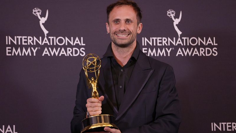 Oriol Pla, primer espaol en ganar el Emmy Internacional a mejor actor por su papel en la serie 'Yo, adicto'