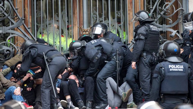Detenidos doce activistas por bloquear el acceso al TSJC en Barcelona
