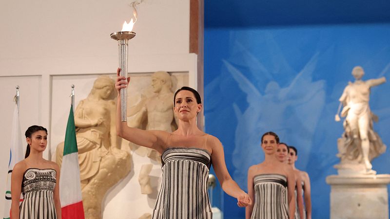 La antorcha olímpica de Milano-Cortina 2026 prende en Olimpia y pone rumbo a Italia