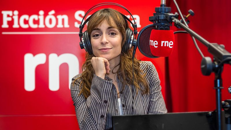 RNE prepara 'El país de la pizarra', su nueva ficción sonora, protagonizada por Lucía Caraballo
