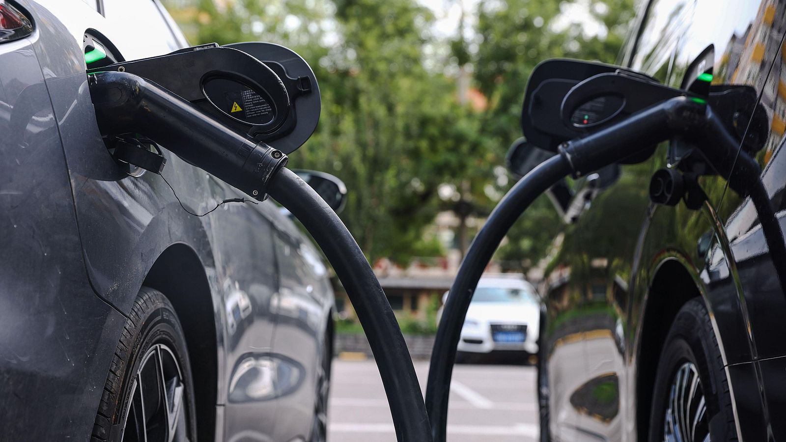 El Gobierno presenta el Plan Auto 2030 con 400 millones en ayudas para comprar vehículos eléctricos en 2026 | Ver