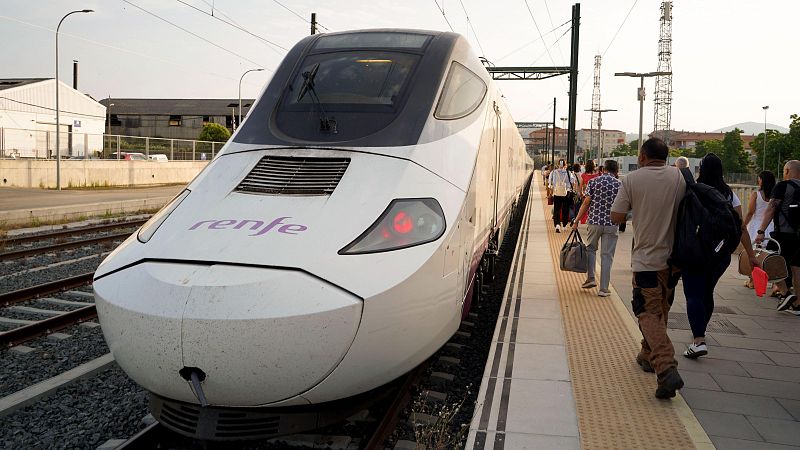 De camino a las elecciones extremeas en tren, un servicio en "ligera mejora" pero "antiguo e inadaptado" al siglo XXI