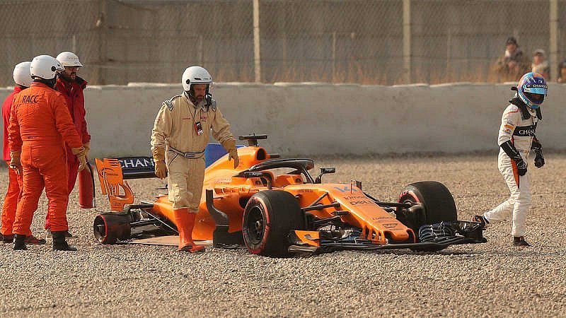 Alonso se estrena en Montmeló con una salida de pista