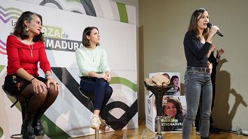 La l�der de Podemos, Ione Belarra, la eurodiputada Irene Montero, participan en un acto electoral junto a la candidata de Unidas por Extremadura, Irene de Miguel.