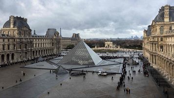 Obras y documentos antiguos del Louvre da�ados por una fuga de agua