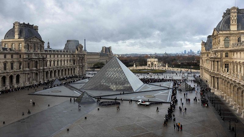 Nuevo golpe al Museo del Louvre: cientos de obras dañadas por una inundación en la biblioteca de antigüedades egipcias
