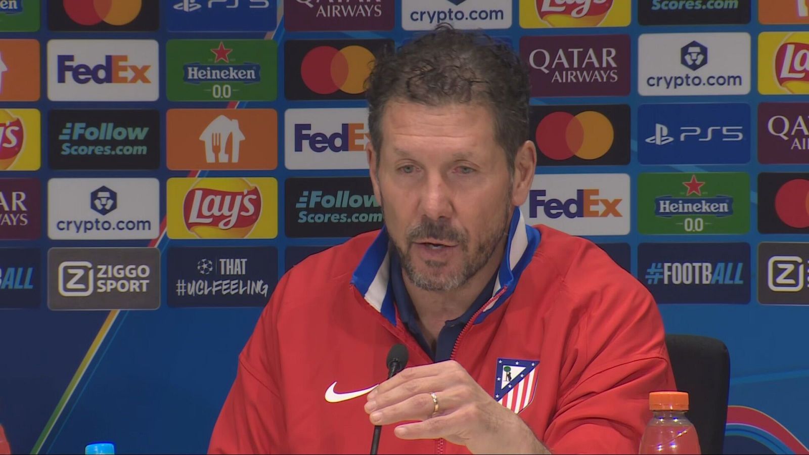 Rueda de prensa previa de Simeone, entrenador del Atlético de Madrid, antes del partido contra el PSV Philips Stadion de Eindhoven | Ver