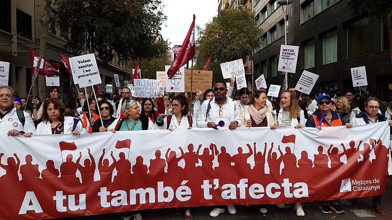 La vaga de metges arrenca amb un seguiment global del 45%