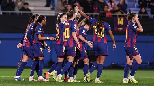 Las jugadoras del FC Barcelona celebran uno de los goles al Benfica en Champions.