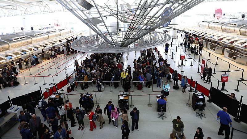 EE.UU. plantea revisar las redes sociales de turistas y acceder a los datos de familiares como requisito para entrar al país