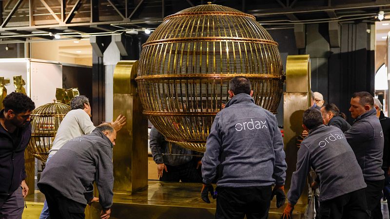 Ilusión tras el telón: así se prepara en el Teatro Real el gran desembarco del Sorteo de la Lotería de Navidad 2025