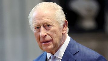 Carlos III anuncia que su tratamiento de c�ncer podr� "reducirse" en el pr�ximo a�o