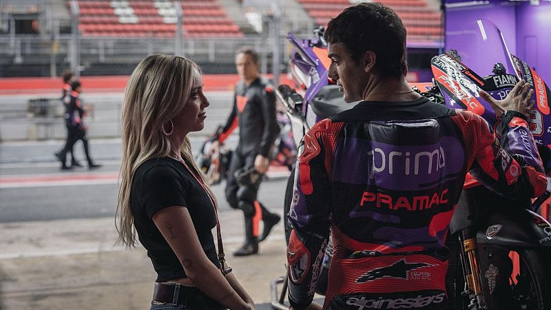 As� es '�dolos': Ana Mena y �scar Casas, a todo gas en el mundial de MotoGP