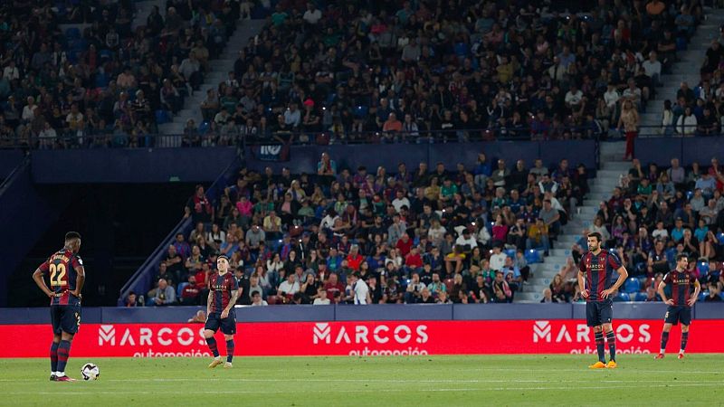 Imagen de archivo de un partido del Levante - Oviedo en el Ciudad de Valencia.
