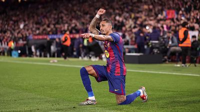 Raphinha celebrando uno de sus goles ante Osasuna en la jornada 16 de Liga.