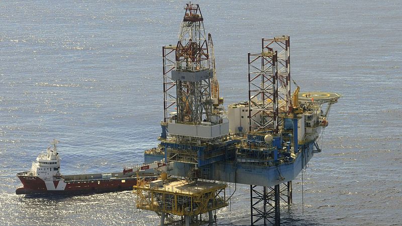 Tres colectivos se querellan contra cinco exministros y Florentino Pérez por el almacén Castor