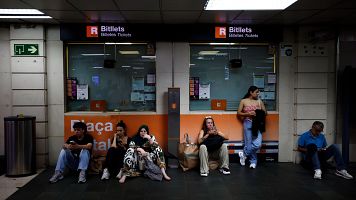 Un a�o de caos en el transporte azuza los problemas de vivienda, empleo y salud en Espa�a