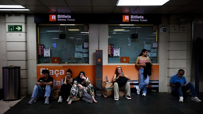 Un a�o de caos en el transporte azuza los problemas de vivienda, empleo y salud en Espa�a