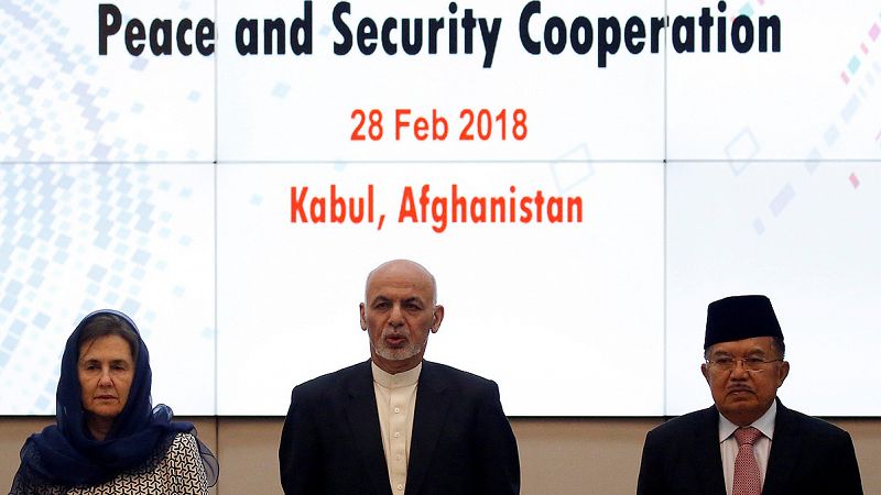 El presidente afgano ofrece a los talibanes negociar la paz "sin precondiciones"
