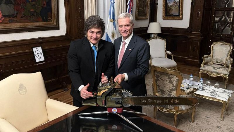 Kast, recién electo presidente de Chile, se reúne con Milei en su primer viaje en plena ola ultraderechista en Latinoamérica