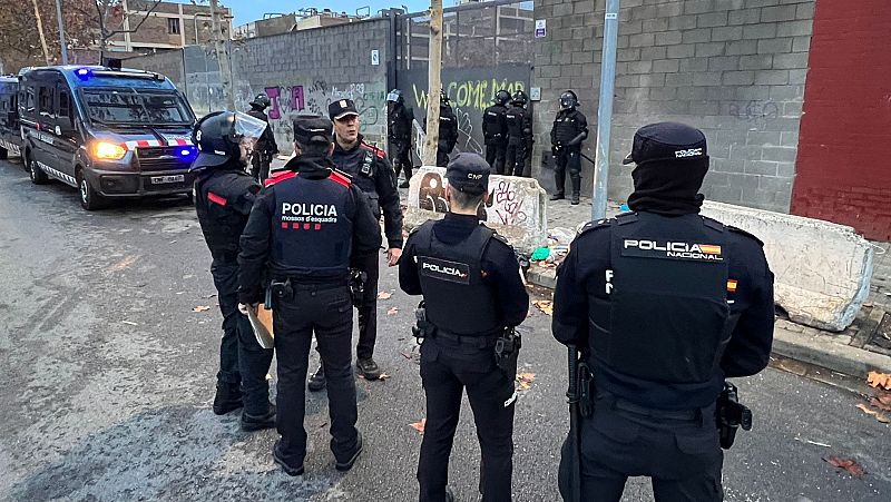 181 persones identificades i 19 detingudes en el desallotjament de l'antic institut B9 a Badalona