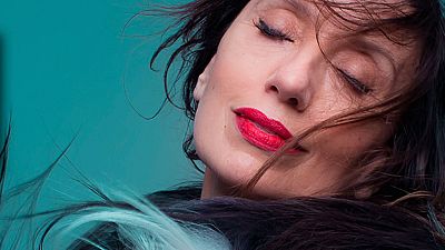 Luz Casal: "Necesito sentir y exprimir cada palabra, cada frase para cantar mejor" - Las mañanas de RNE con Alfredo Menéndez | Escuchar