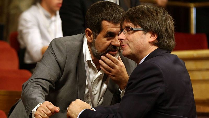 El Parlament de Cataluña se estrena "legitimando" a Puigdemont y sin acuerdo para formar Govern