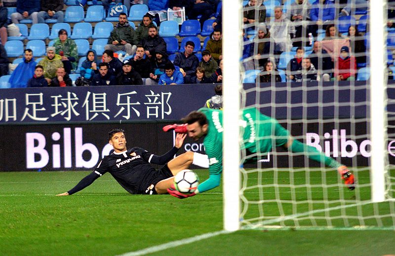 Sevilla gana como quiere a un Málaga sin recursos y casi en Segunda