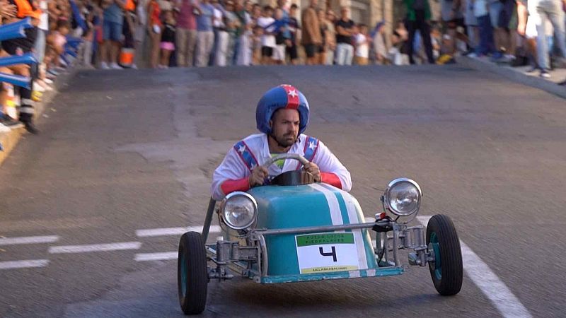 Un d�a en la carrera m�s loca del Valle del Ti�tar, en Piedralaves