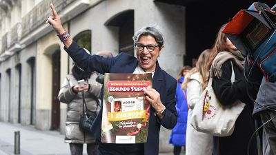 Raquel, la hist�rica lotera de Madrid que se jubila "por la puerta grande" tras vender el segundo premio